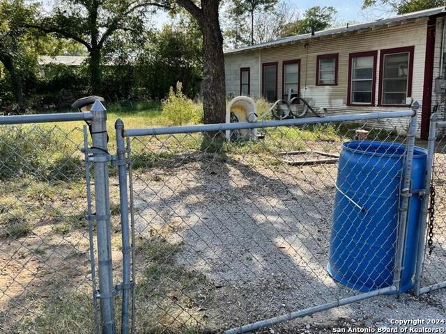20268 Farm To Market Rd 471 S Property Photo 3