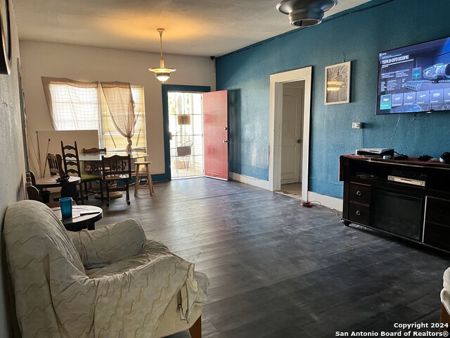 20268 Farm To Market Rd 471 S Property Photo 4