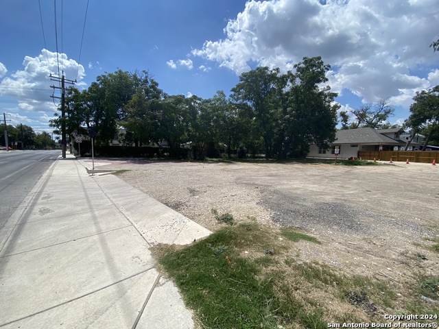 615 Roosevelt Property Photo 3