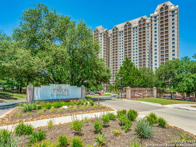 1 Towers Park Ln Property Photo 19