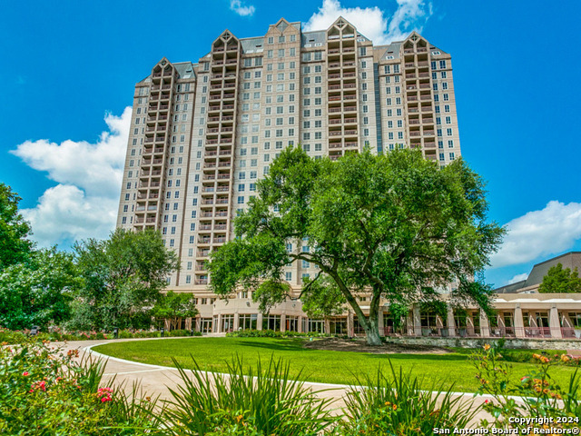 1 Towers Park Ln Property Photo 20