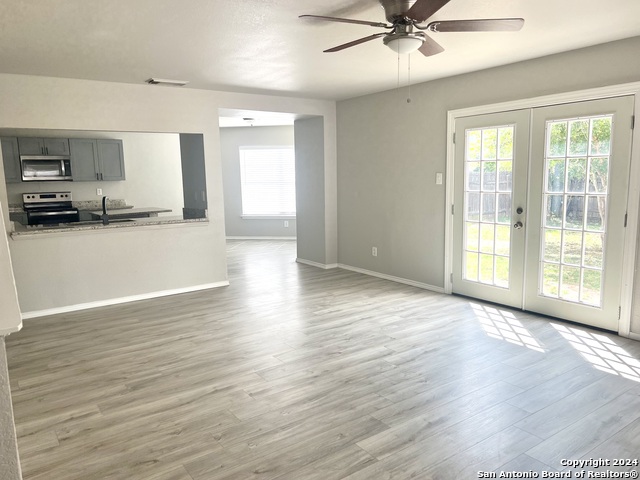 10406 Manor Crk Property Photo 4