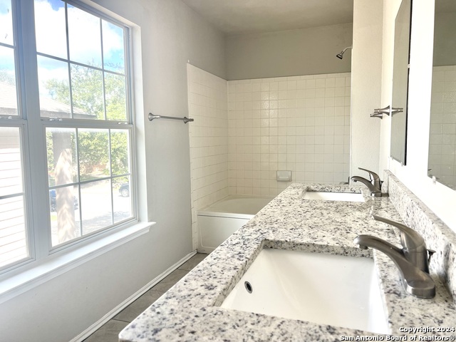 10406 Manor Crk Property Photo 12