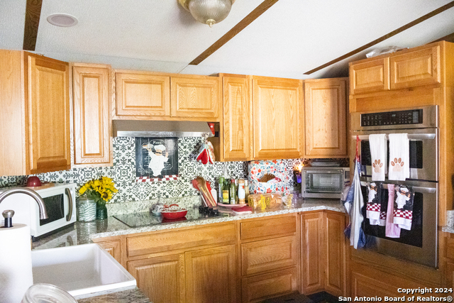 144 Shafter St Property Photo 8