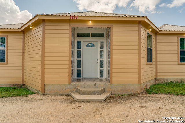 1129 Valeria Dr Property Photo 6