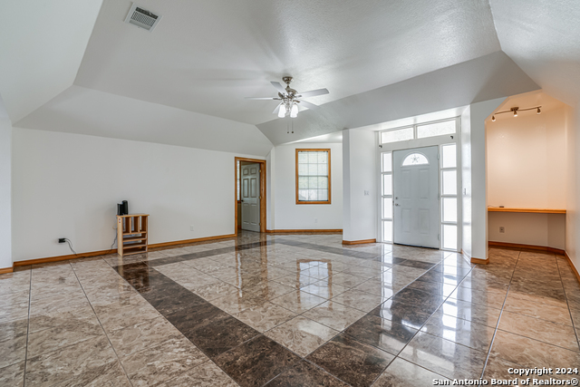 1129 Valeria Dr Property Photo 8