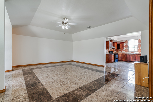 1129 Valeria Dr Property Photo 10