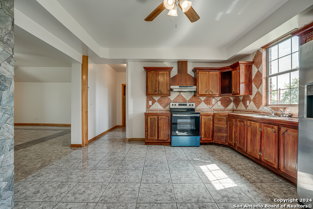 1129 Valeria Dr Property Photo 13