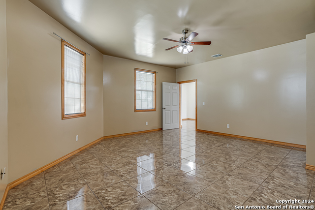 1129 Valeria Dr Property Photo 23