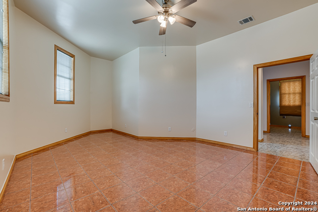 1129 Valeria Dr Property Photo 29