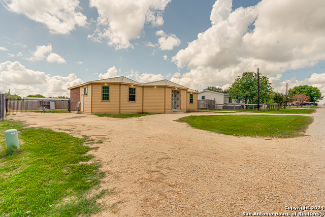 1129 Valeria Dr Property Photo 35