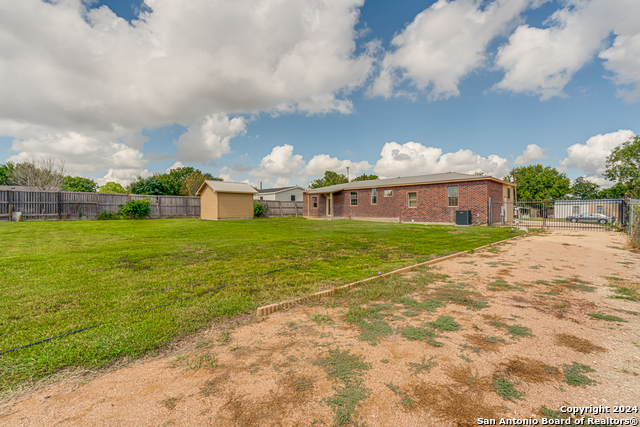 1129 Valeria Dr Property Photo 38