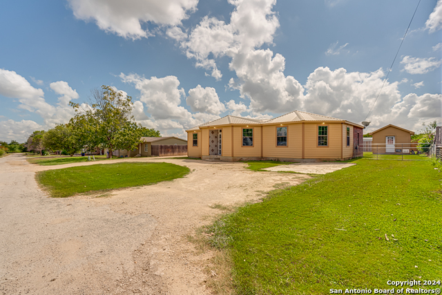 1129 Valeria Dr Property Photo 40