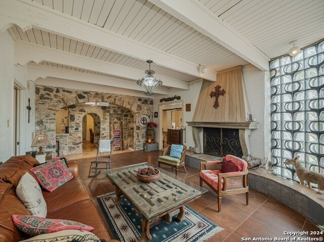 901 River Rd Property Photo 14
