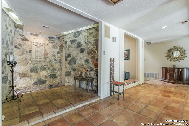 901 River Rd Property Photo 18