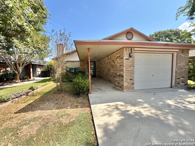 1745 Broadmoor Dr Property Photo 2