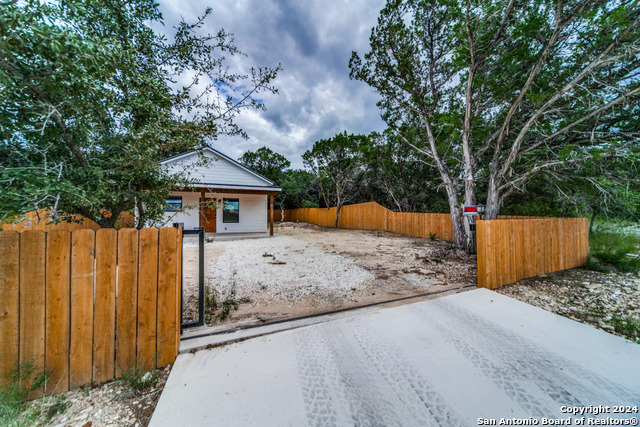 6401 Whartons Dock Property Photo 5