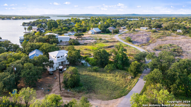 302 Lake Downs Property Photo 1