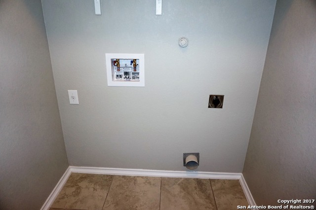 2610 Green Leaf Way Property Photo 9