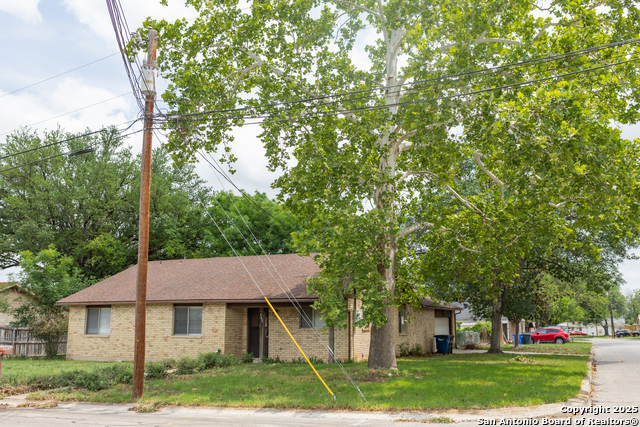 345 Prince Dr Property Photo 1