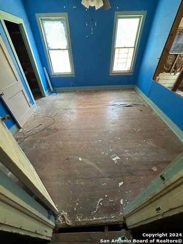 335 Elmhurst Ave Property Photo 3