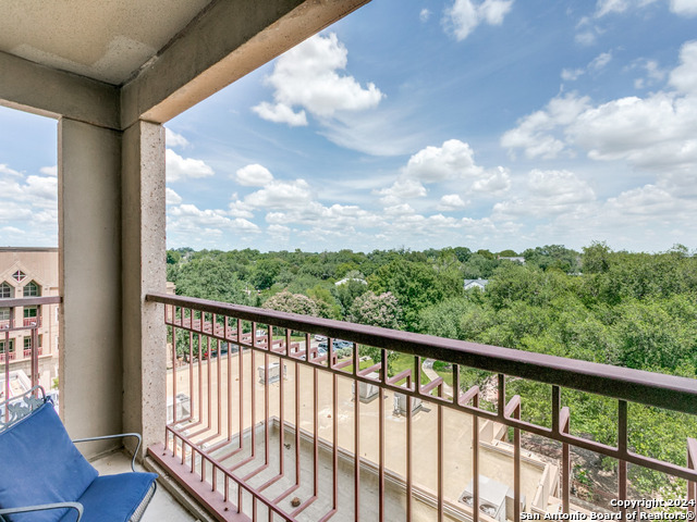 1 Towers Park Ln Property Photo 16
