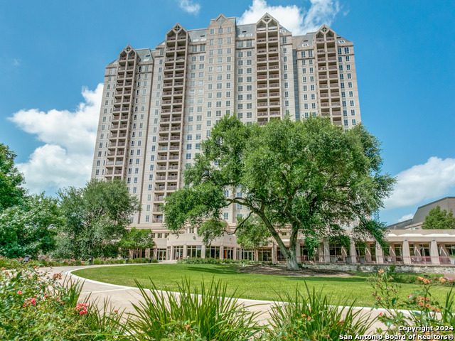 1 Towers Park Ln Property Photo 20