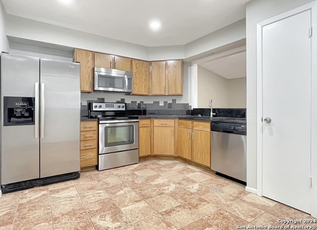 11520 Huebner Road Property Photo 10
