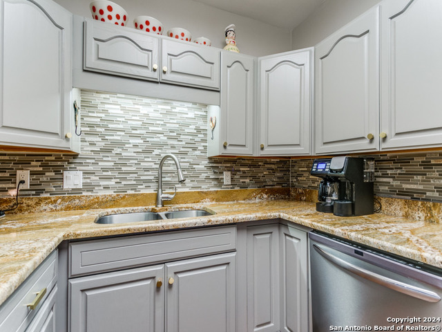 1 Towers Park Ln Property Photo 4