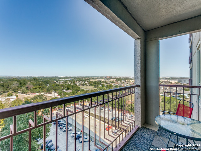 1 Towers Park Ln Property Photo 18
