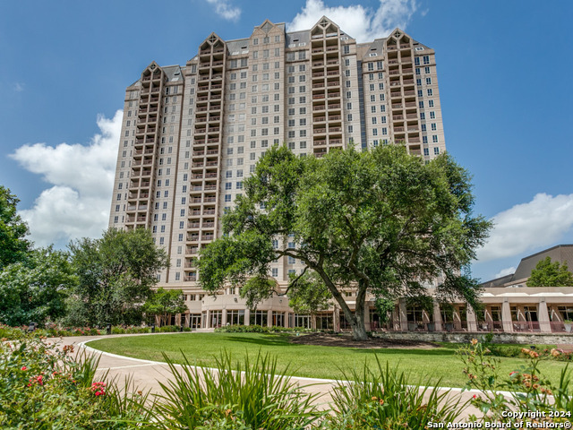 1 Towers Park Ln Property Photo 20