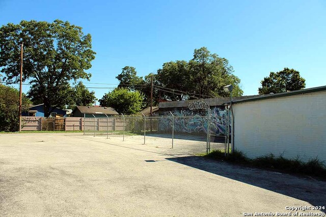 3815 W Commerce St Property Photo 12