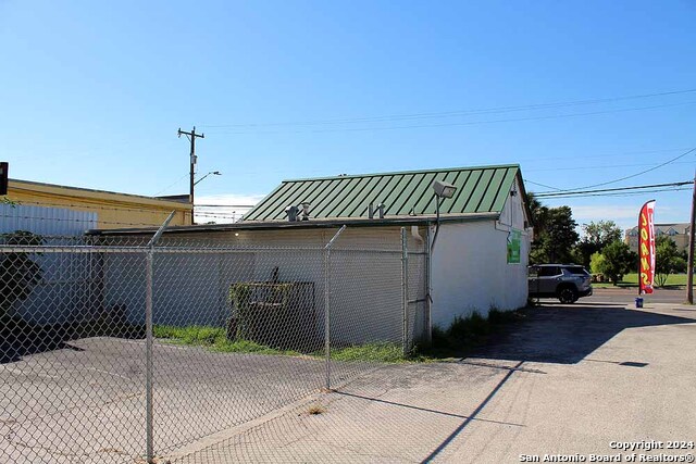 3815 W Commerce St Property Photo 13