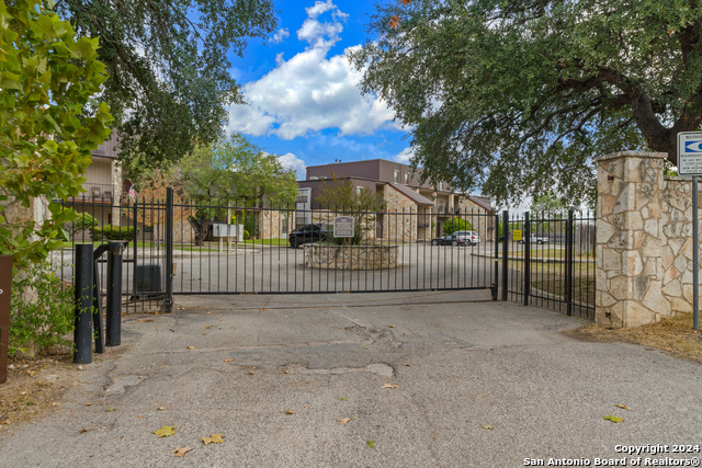 474 Seele St Property Photo 2