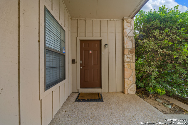 474 Seele St Property Photo 3