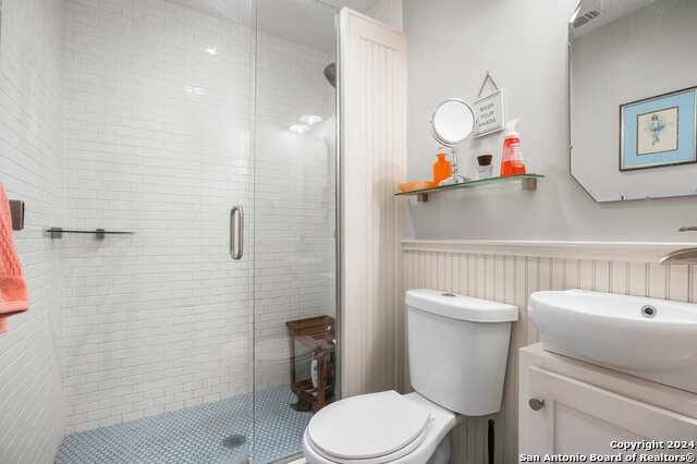 228 Clifford Ct Property Photo 21