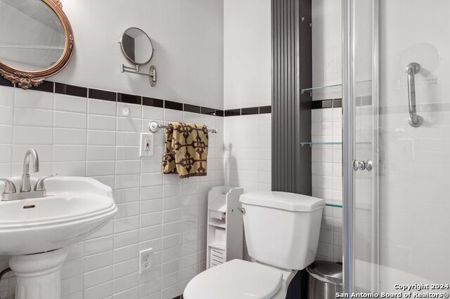 228 Clifford Ct Property Photo 32