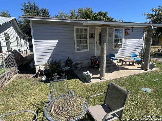 424 N San Horacio Ave Property Photo 1