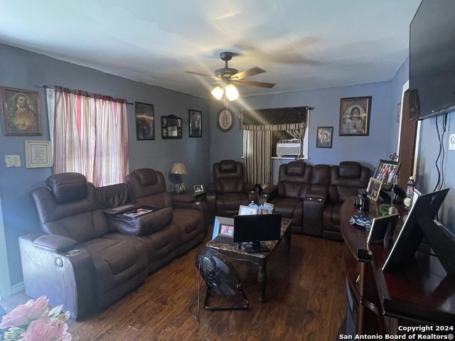 424 N San Horacio Ave Property Photo 3