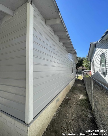 424 N San Horacio Ave Property Photo 6