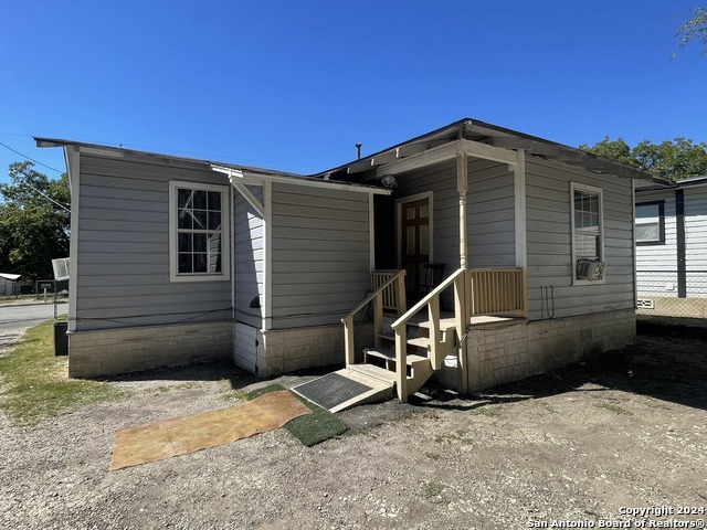 424 N San Horacio Ave Property Photo 8