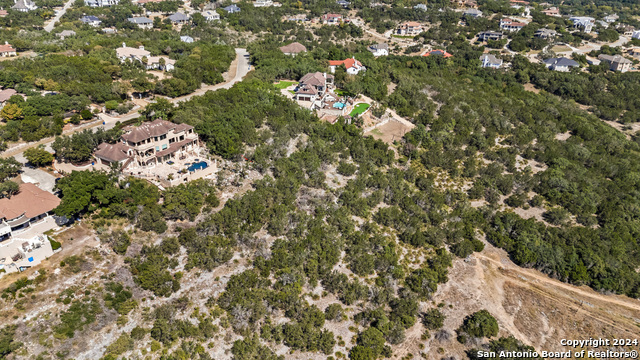 13 Champions Run Property Photo 8
