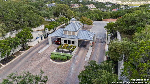 13 Champions Run Property Photo 19