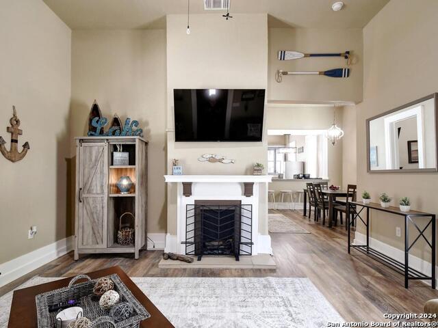 1246 Waverly Property Photo 5