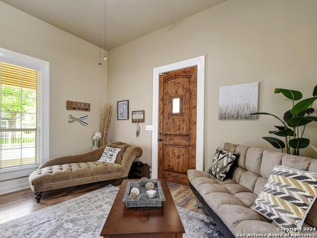 1246 Waverly Property Photo 6