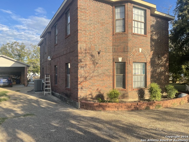 9414 Clamp Ave Property Photo 3