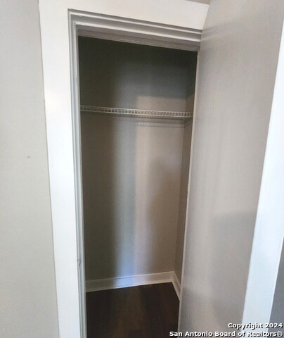 924 W Kings Hwy Property Photo 6