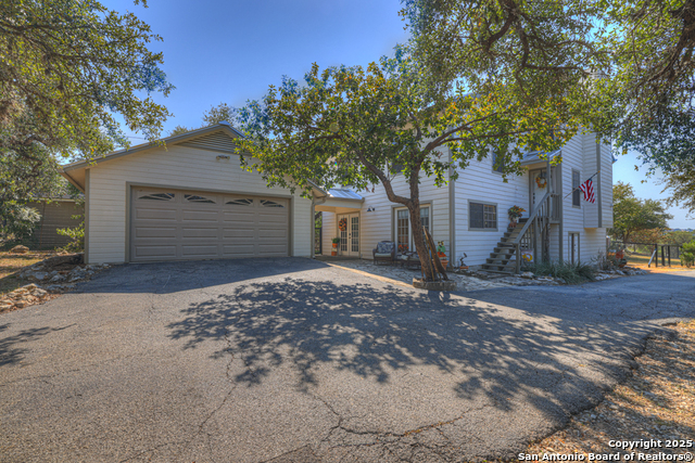 2198 Lakeshore Dr Property Photo 3