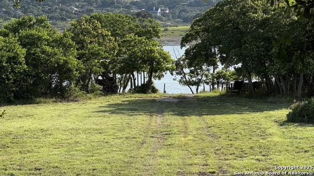 2198 Lakeshore Dr Property Photo 6