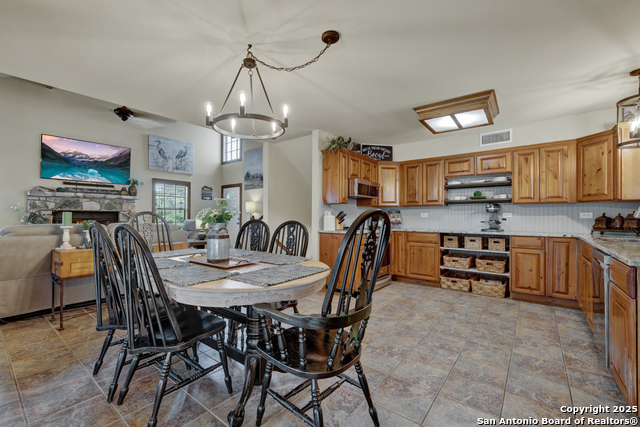 2198 Lakeshore Dr Property Photo 14